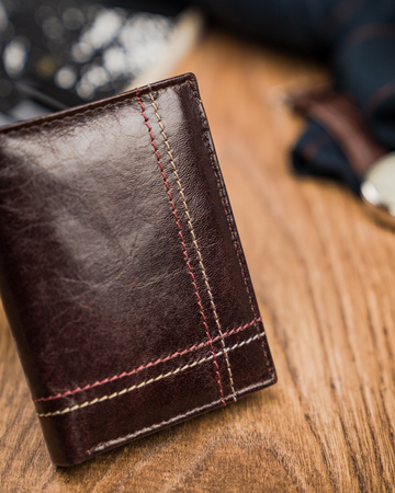 Klassische, vertikale Herren Geldbörse aus echtem Leder – Always Wild®