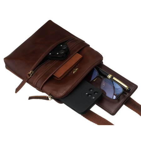 Kleine Herren-Umhängetasche aus Leder in Braun mit Reißverschluss – Peterson