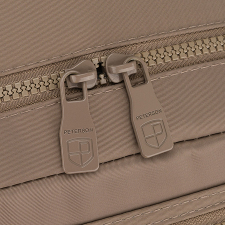 Beiger Damen-Rucksack aus Polyester, an verstellbaren Trägern hängend - Peterson