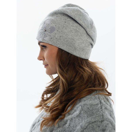 Graue Mütze mit Blumenstickerei und Kristallen – Peterson
