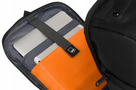 Geräumiger Laptop-Rucksack mit USB-Anschluss – Peterson