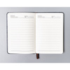 Notizbuch im A6-Format in Grau, liniert und mit einem Gummibandverschluss ausgestattet – Peterson
