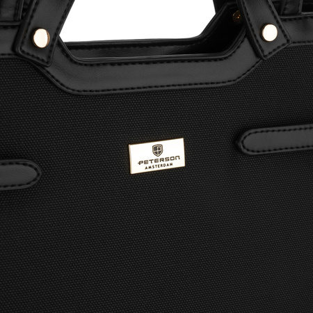 Schwarze Damenhandtasche mit Magnetverschluss, an bequemen Tragegriffen getragen – Peterson