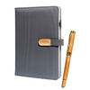 Geschenkset: Graues A5-Notizbuch mit schwarzem Kugelschreiber – Peterson