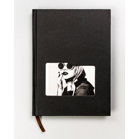 Schwarzes Notizbuch im B6-Format, bedruckt mit Punkten – Peterson