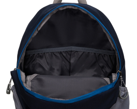 Blauer Trekkingrucksack mit bequemen Schulterriemen – Peterson
