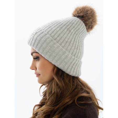 Modische Wintermütze mit Bommel in Grau – Peterson