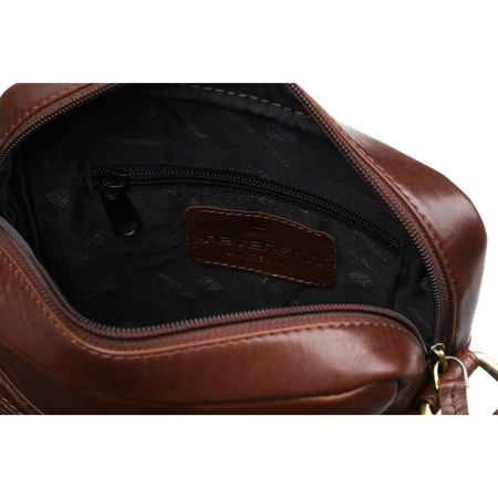 Städtische Herren-Umhängetasche aus Naturleder in Braun, aufgehängt an einem verstellbaren Gürtel – Peterson
