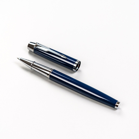 Dunkelblauer Metallkugelschreiber in eleganter Geschenkbox – Peterson