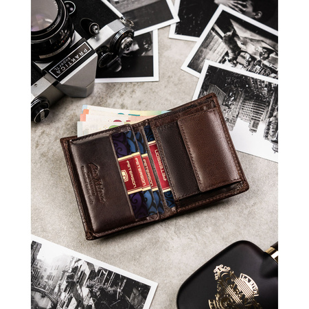 Vertikale Herren-Geldbörse aus Leder in Braun, Modell ohne äußeren Verschluss – Peterson