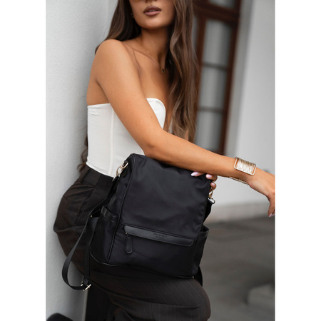 Schwarzer Damen-Rucksack aus Nylon und Öko-Leder, aufgehängt an verstellbaren Trägern - Peterson