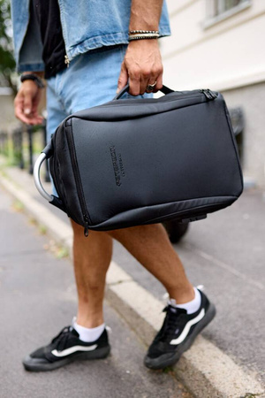 Großer Rucksack mit USB-Anschluss und Laptopfach – Peterson