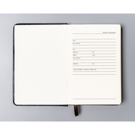 Schwarzes Notizbuch im A6-Format, liniert, mit Gummibandverschluss – Peterson