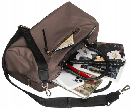 Kompakte City Bag in Baguetteform – David Jones