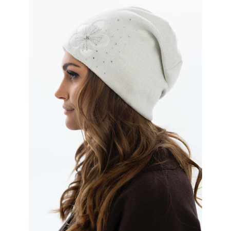 Weiße Damen Mütze mit Blumenstickerei – Peterson