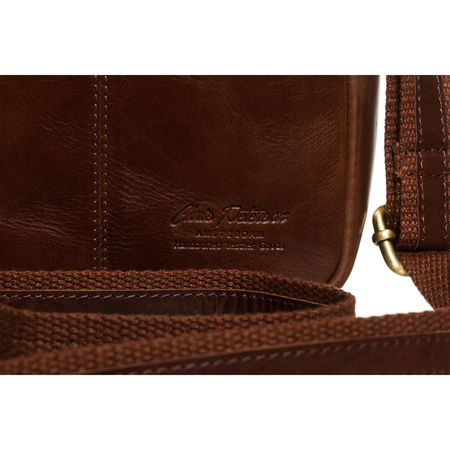 Braune, einteilige Herren-Umhängetasche aus Naturleder - Peterson