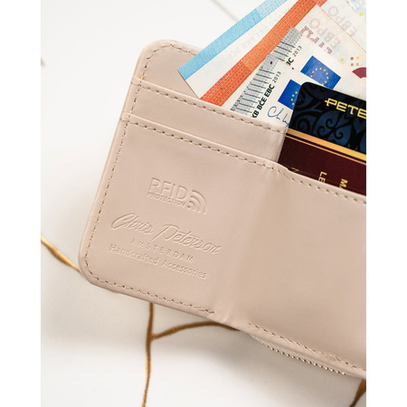 Kleine RFID Damen Geldbörse aus Lackleder mit goldenen Details – Peterson