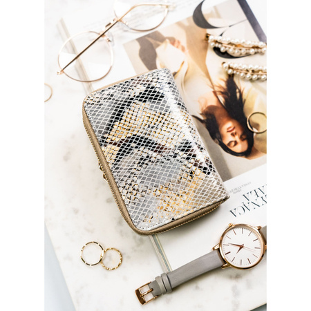 Elegante, mittlere Damen Geldbörse aus Echtleder mit RFID-Schutz und Schlangenprägung – Peterson