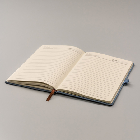 Hellblaues Notizbuch A5 mit Linien und Gummiband – Peterson