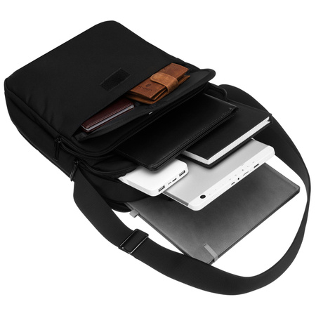 Praktische Umhängetasche aus Cordura in Schwarz mit Reißverschluss, zwei Fächer – Peterson