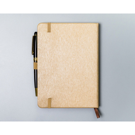 Beiger Notizblock im B6-Format, liniert, mit Gummibandverschluss – Peterson