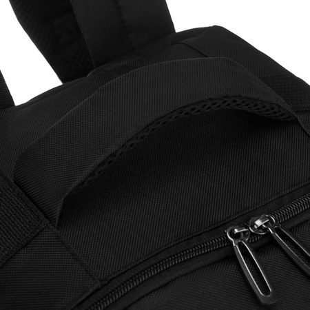 Reise-Rucksack aus Polyester in Schwarz, zweifach unterteilt und ideal als Handgepäck - Peterson