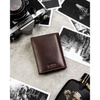 Vertikale Herren-Geldbörse aus Leder in Braun, Modell ohne äußeren Verschluss – Peterson