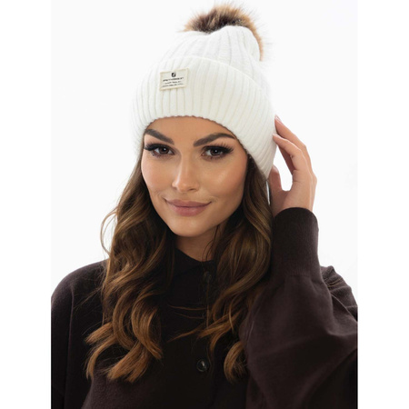 Damen Wintermütze mit Bommel in Naturtönen – Peterson