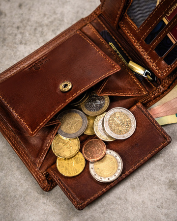 Große Herren Geldbörse aus Leder mit geprägtem Sternzeichenmotiv – Peterson