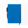 Blaues Notizbuch im Hardcover-Format A5, liniert, ausgestattet mit einem Gummiband zum Verschließen – Peterson