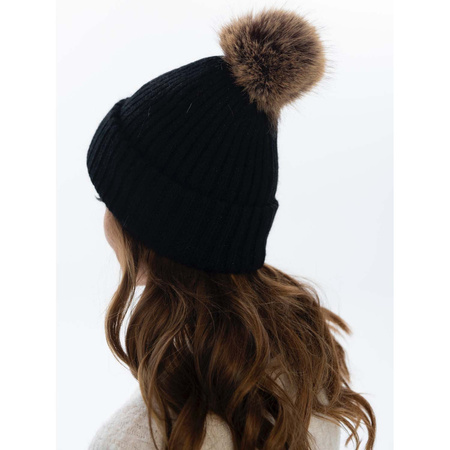 Schwarze Mütze mit Bommel für Winterlooks – Peterson