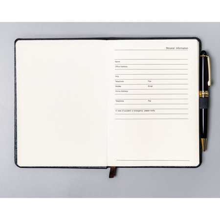 Graues Notizbuch im B6-Format, liniert, mit Gummiband zum Verschließen – Peterson