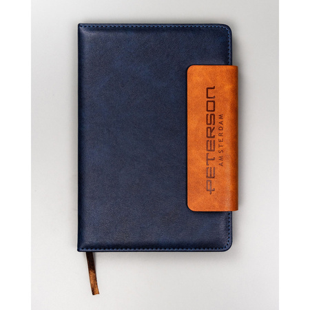 Marinebraunes Notizbuch im festen Einband A5 mit Magnetverschluss – Peterson