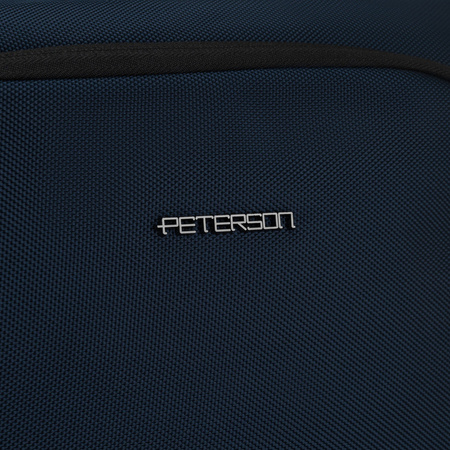 Dunkelblauer Reise-Rucksack aus Polyester mit Laptopfach, aufgehängt an verstellbaren Schultergurten – Peterson