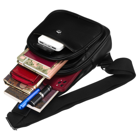 Schwarze funktionale Damen Gürteltasche mit breitem verstellbarem Gurt, Crossbody aus Öko-Leder – Peterson