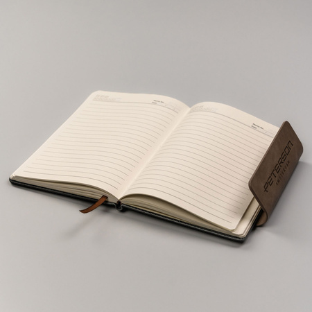 Schwarz-gelbes Notizbuch im A5-Format, liniert – Peterson