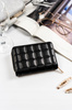 Kompakte Damen-Geldbörse im Federmäppchen-Stil in Schwarz – Rovicky