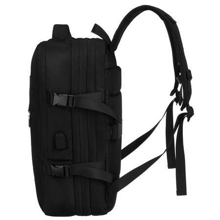 Schwarzer Reise-Rucksack, ideal als Handgepäck für das Flugzeug - Peterson