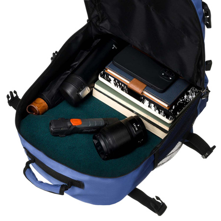 Reiserucksack aus wasserabweisendem Polyester in Blau mit verstellbaren Schultergurten – Peterson