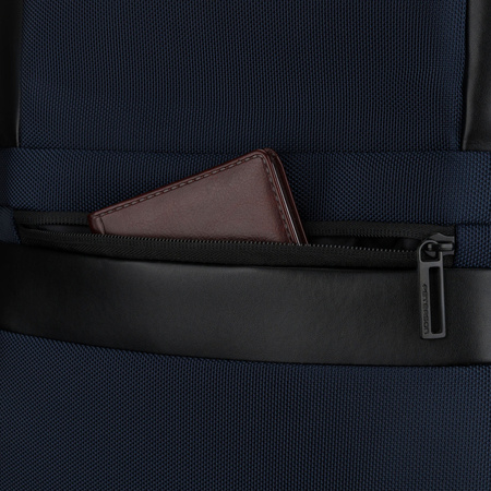 Granatblauer Reiserucksack mit Laptopfach bis zu 14 Zoll – Peterson