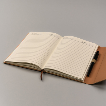 Geschenkset: Beiger Notizblock mit Magnetverschluss und schwarzer Kugelschreiber – Peterson