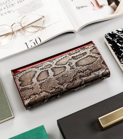 Lackiertes Kartenetui mit Schlangenmuster – Peterson