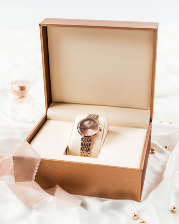 Damenuhr aus Edelstahl – Peterson