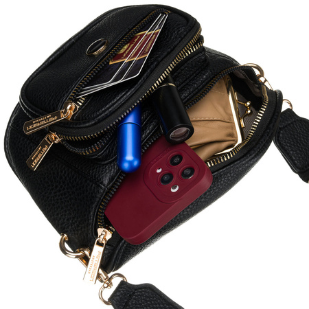 Schwarze Damen-Gürteltasche aus Öko-Leder mit Reißverschluss, getragen an einem verstellbaren Riemen – Peterson