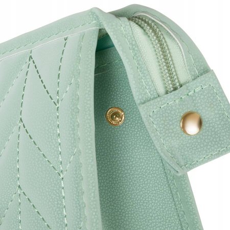 Einfaches Damen Kosmetiketui aus grünem Öko-Leder im Fischgrätmuster – Peterson