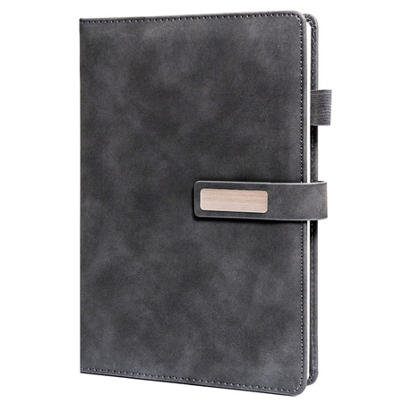 Geschenkset: Schwarzes Notizbuch A5 mit Linien und schwarzer Kugelschreiber – Peterson