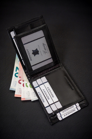 Klassische Herren Geldbörse aus Leder ohne Verschluss – Rovicky