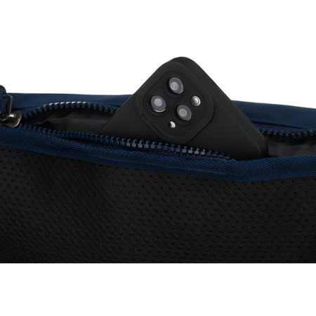 Granatrote, sportliche und geräumige Bauchtasche aus Polyester mit stilvollem Karabinerhaken – Peterson