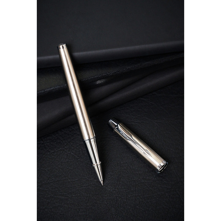 Metallkugelschreiber in Silberfarbe mit schwarzer Mine – Peterson