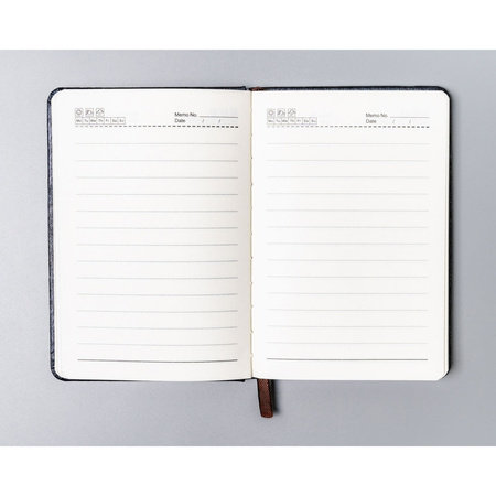 Notizbuch im A6-Format in Grau, liniert und mit einem Gummibandverschluss ausgestattet – Peterson